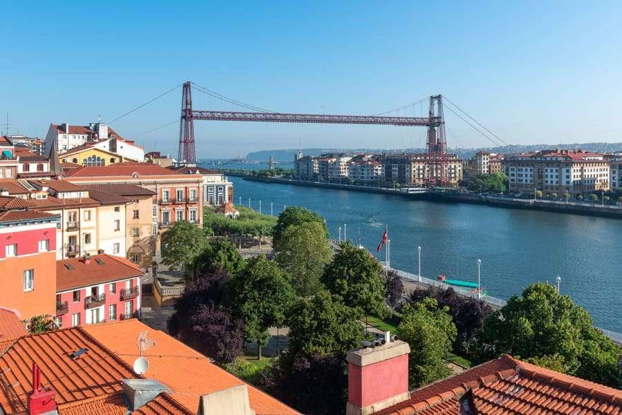 foto de portugalete puente colgante de fondo